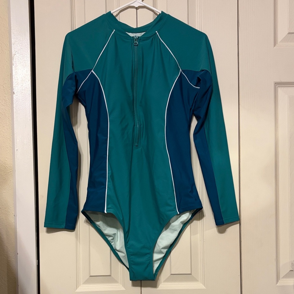 Cupshe Colorblock Zip-Up Long Sleeve Rashguard Swimsuit - Picture 4 of 5